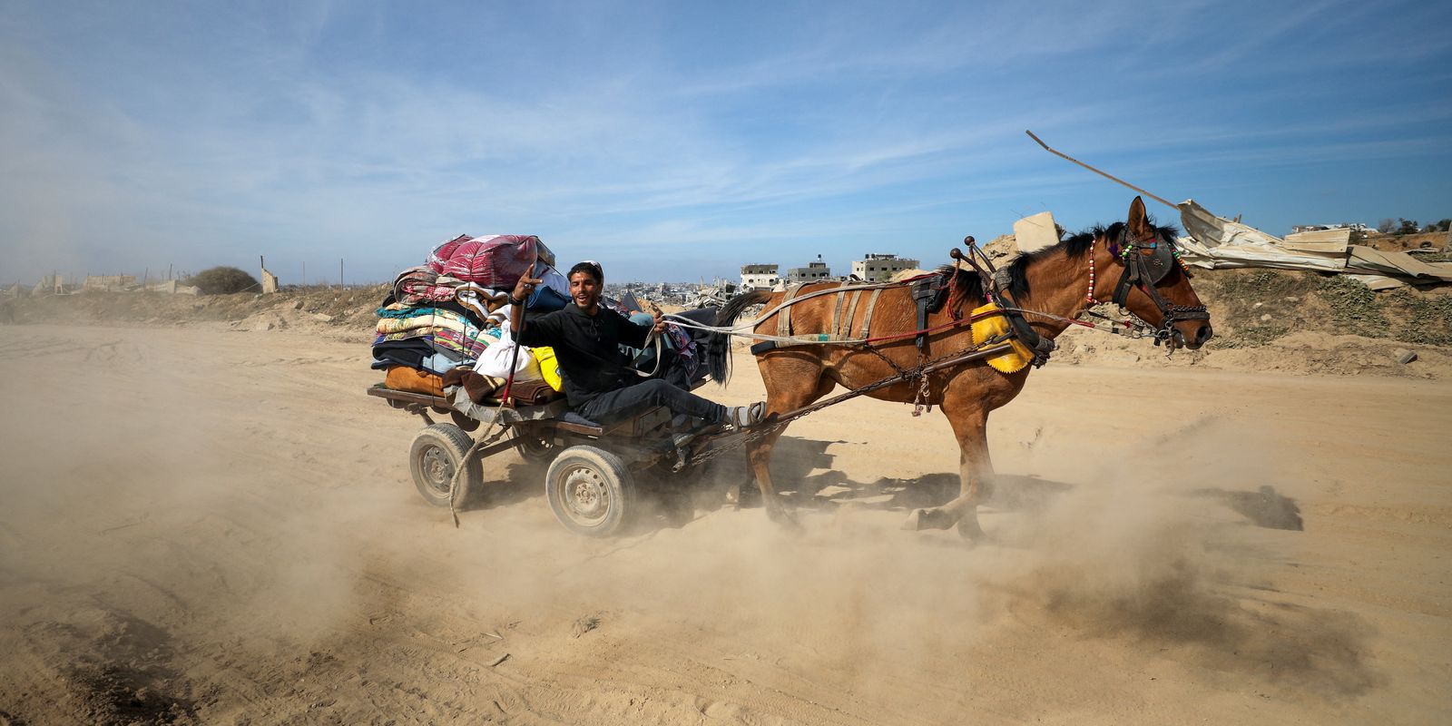 Hamas solta 3 reféns; Israel liberta 369 palestinos